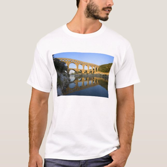 Frankreich, Avignon. Der Pont du Gard römisches Aq T-Shirt (Vorderseite)