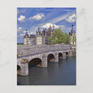 Frankreich, Chambord. Eine Steinbrücke führt Postkarte