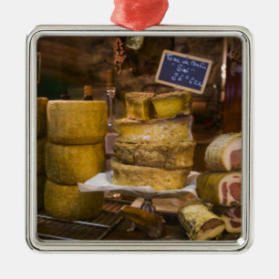Frankreich, Korsika. Einheimische Käsesorten und C Silbernes Ornament
