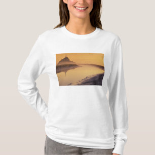 FRANKREICH, Normandie Mont St. Michel. Morgenlicht T-Shirt