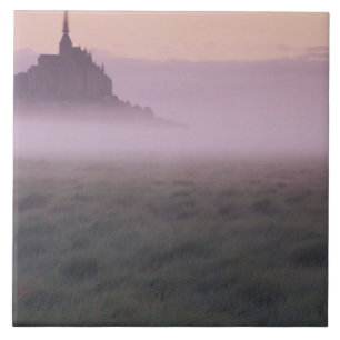 Frankreich, Normandie Mont St. Michel. Morgennebel Fliese
