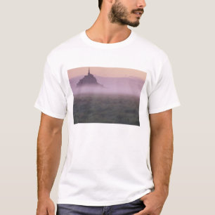 Frankreich, Normandie Mont St. Michel. Morgennebel T-Shirt