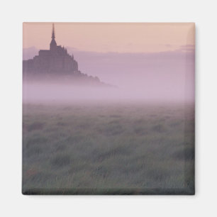 Frankreich, Normandie Mont St. Michel. Morning Mis Magnet