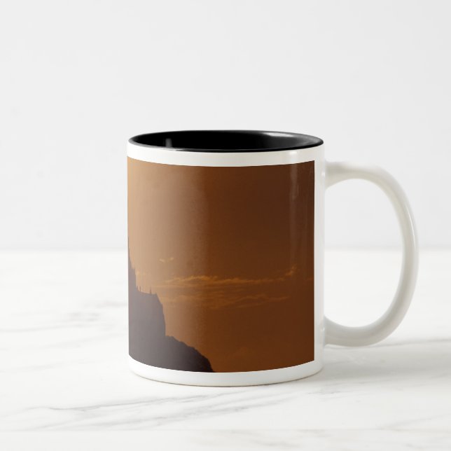 Frankreich, Normandie. Monte Saint Michele Zweifarbige Tasse (Rechts)