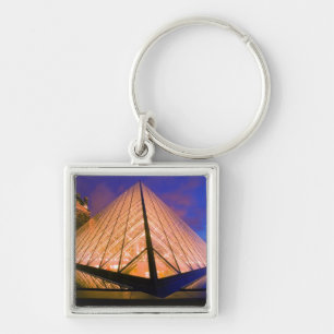 Frankreich, Paris. Das Louvre Museum bei Dämmerung Schlüsselanhänger