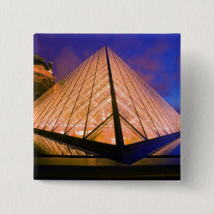 Frankreich, Paris. Das Louvre-Museum in der Dämmer Button