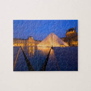 Frankreich, Paris. Das Louvre-Museum in der Dämmer Puzzle