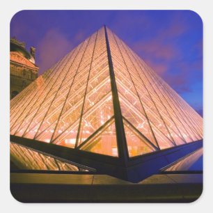 Frankreich, Paris. Das Louvre-Museum in der Dämmer Quadratischer Aufkleber