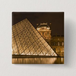 Frankreich, Paris. Der Louvre in der Dämmerung. Cr Button