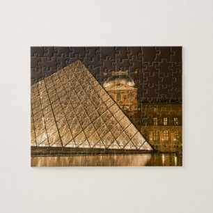 Frankreich, Paris. Der Louvre in der Dämmerung. Cr Puzzle