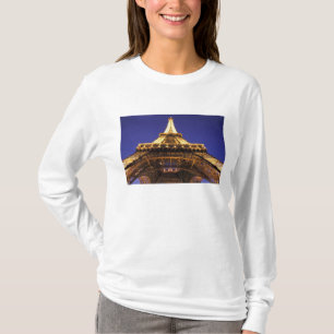 FRANKREICH, Paris Eiffelturm, Abendansicht T-Shirt