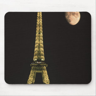 Frankreich, Paris. Eiffelturm bei Nacht mit Mousepad