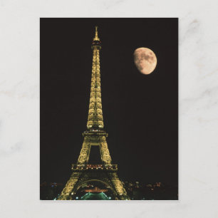 Frankreich, Paris Eiffelturm bei Nacht mit Postkarte