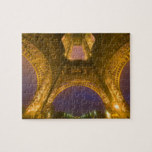 Frankreich, Paris. Eiffelturm beleuchtet um 2 Puzzle