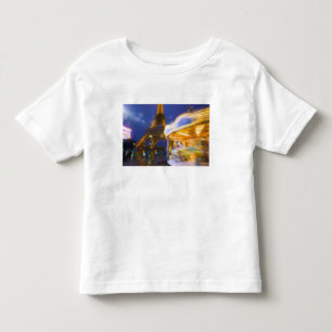 Frankreich, Paris. Eiffelturm in Dämmerung und Ne Kleinkind T-shirt