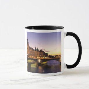 Frankreich, Paris, Fluss die Seine und Tasse