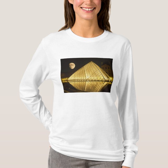 Frankreich, Paris, Louvre Museum, Nachtzeit T-Shirt (Vorderseite)