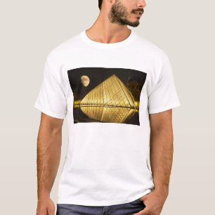 Frankreich, Paris, Louvre Museum, Nachtzeit T-Shirt