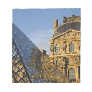 Frankreich, Paris, Louvre und die Pyramide, Notizblock