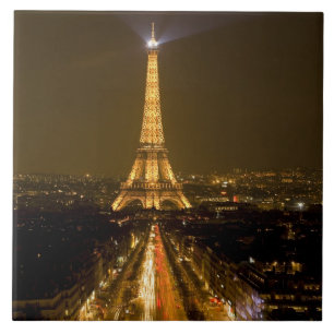 Frankreich, Paris. Nachtblick auf den Eiffelturm Fliese