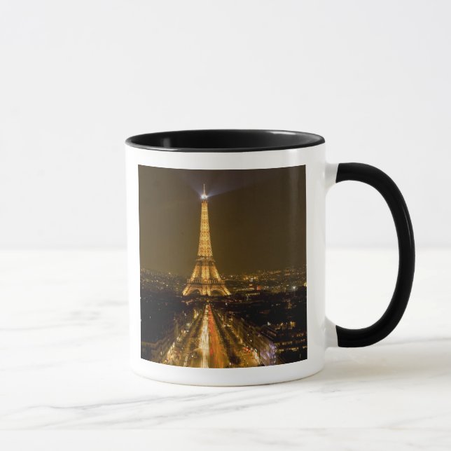 Frankreich, Paris. Nachtblick auf den Eiffelturm Tasse (Rechts)