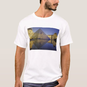 FRANKREICH, Paris Reflection, Pyramide. Der Louvre T-Shirt