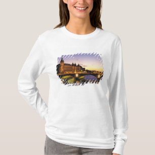 Frankreich, Paris, Seine und Conciergerie bei T-Shirt