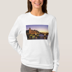 Frankreich, Paris, Seine und Conciergerie T-Shirt