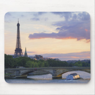Frankreich, Paris, Tourboot auf Seine, Eiffel Mousepad