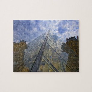 Frankreich, Paris. Wolken spiegeln sich im Louvre Puzzle