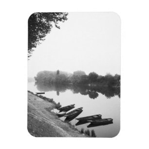FRANKREICH, Touraine, Die Loire: CHINON Boote entl Magnet