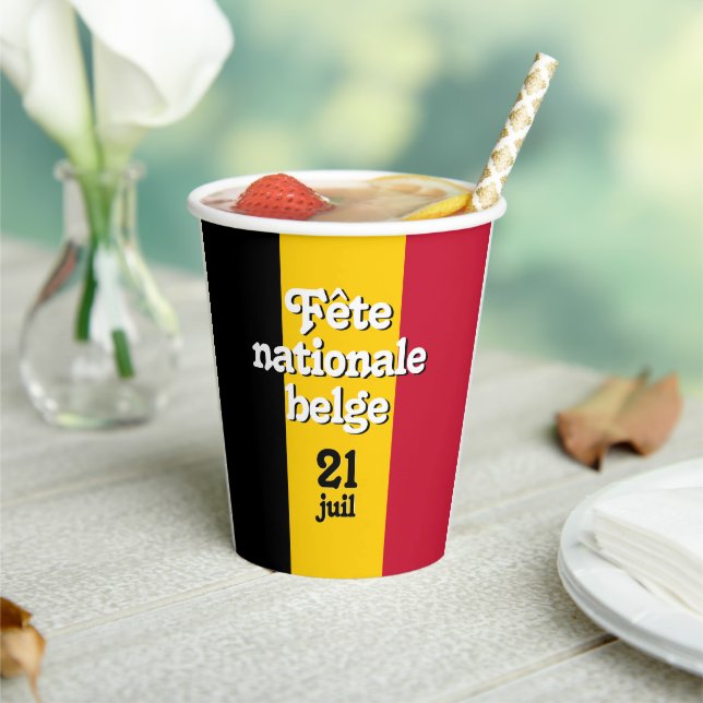 Französisch Fête nationale belge belgische Flagge  Pappbecher (In Situ)