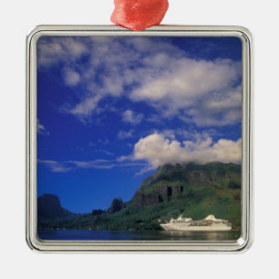 Französisch-Polynesien, Moorea. Cooks Bay. Kreuzfa Ornament Aus Metall