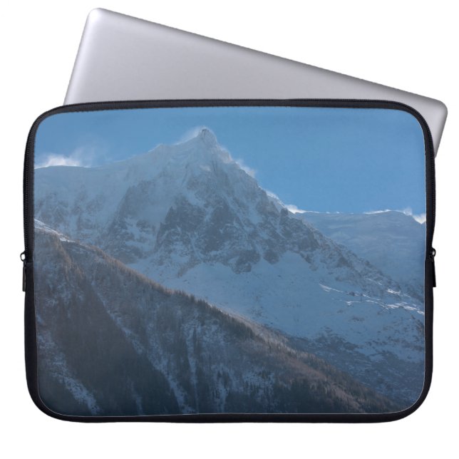 Französische Alpengipfel mit frischem Schnee bedec Laptopschutzhülle (Vorderseite)