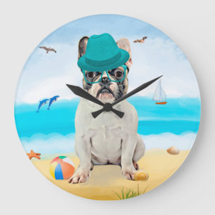 Französische Bulldogge am Strand Große Wanduhr