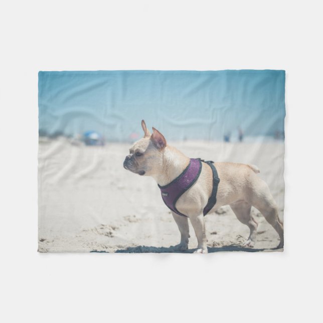 Französische Bulldogge auf Strand Fleecedecke (Vorderseite (Horizontal))