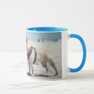 Französische Bulldogge auf Strand Tasse