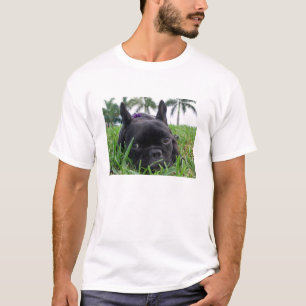Französische Bulldogge im Gras T-Shirt