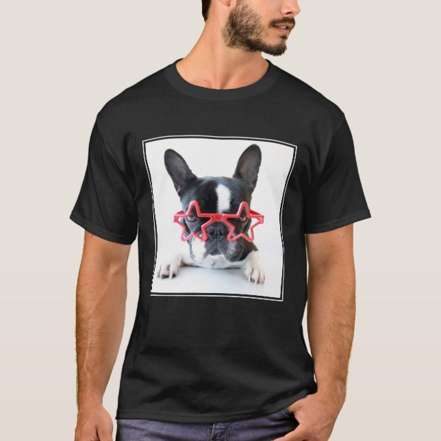 Französische Bulldogge mit roten Stern-Gläsern T-Shirt (Vorderseite)