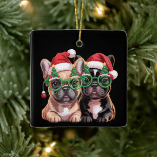 Französische Bulldogge trägt Weihnachtsbaumbrille  Keramikornament