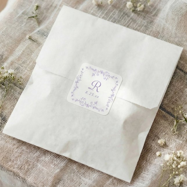 Französische Florale Lavendel Lila Monogramm Hochz Quadratischer Aufkleber (Lavender wedding monogram sticker with vintage French floral frame and wedding date)
