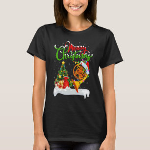 Französische Weihnachtsdekorationen am Horn von We T-Shirt