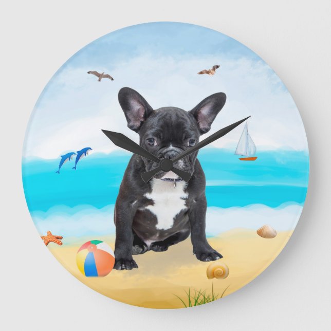 Französischer Bulldog am Strand Große Wanduhr (Vorderseite)