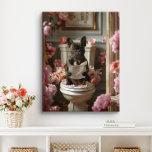 Französischer Bulldog auf der Toilette | Französis Leinwanddruck<br><div class="desc">Die Kunst eines verspielten französischen Bulldoggen,  der eine Badpause in einem mit schönen Blume gefüllten Badezimmer genießt. Dieses charmante Kunstwerk verleiht Ihrem Raum eine Touch von Wärme und Persönlichkeit,  die ihn einladend und fröhlich macht.</div>
