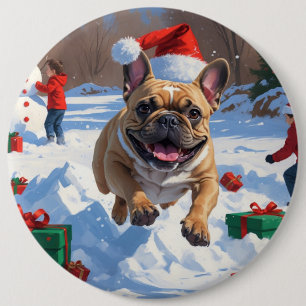 Französischer Bulldog im Schnee mit Weihnachtsmütz Button