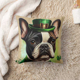 Französischer Bulldog in St. Patrick's Day Dress Kissen