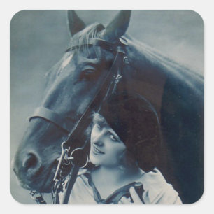 Französischer Flirt - Glamour Girl and their Horse Quadratischer Aufkleber