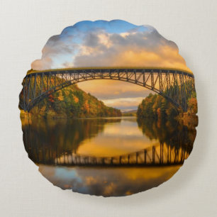 Französischer König Bridge im Fall Rundes Kissen