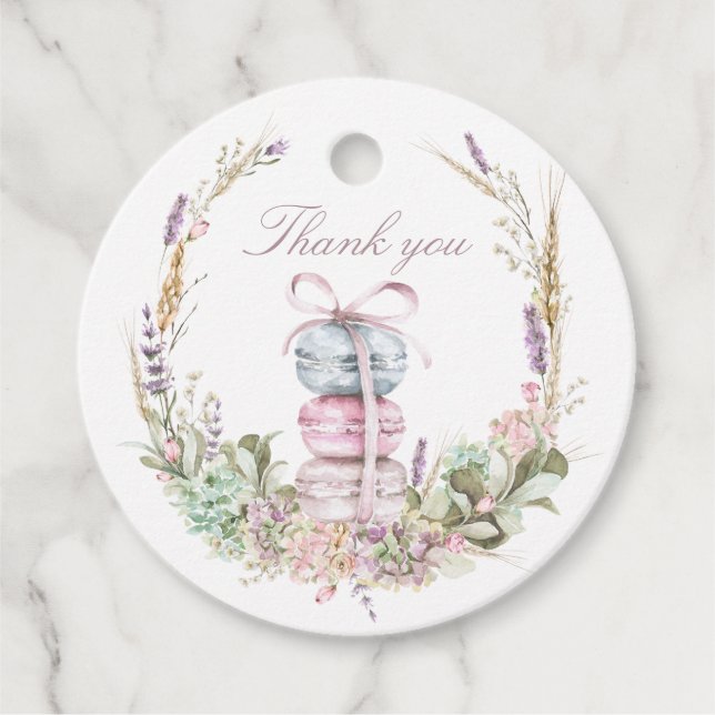 Französischer Stack von Macarons im Kranz danke Geschenkanhänger (Vorderseite)