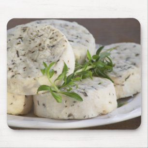 Französischer Ziegenkäse - Chèvre - mit Kräutern a Mousepad